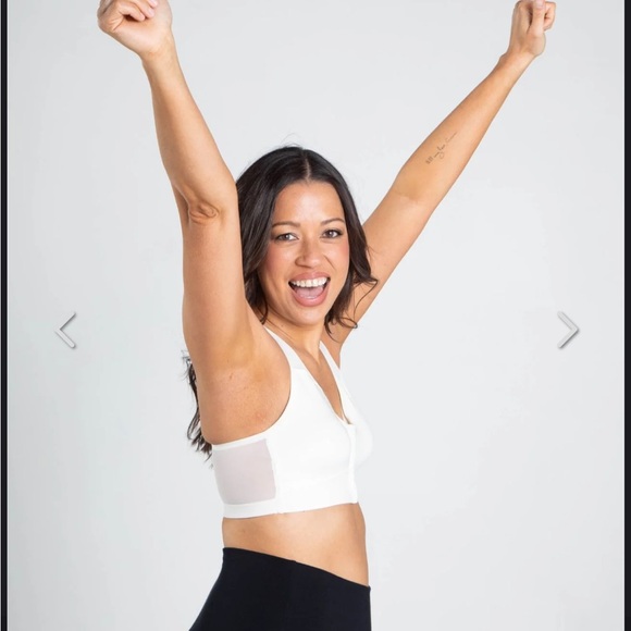 AnaOno Other - AnaOno Bianca Pocketed Front Closure Sports Bra
